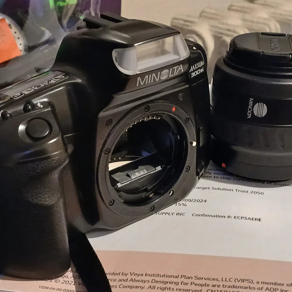 Black MINOLTA 300SI W/NOVA 1 LOWEPRO Case...MUST GO!!! ALL OFFERS WELCOME!!!